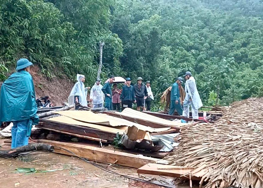 Mưa làm sập nhà người dân ở xã Liên Hiệp.