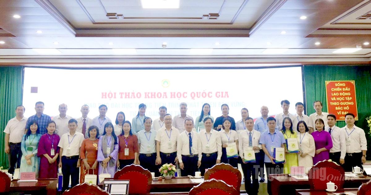 Trường Đại học Tân Trào tổ chức Hội thảo Khoa học quốc gia với chủ đề Giáo dục đại học trong tiến trình phát triển bền vững - Từ lý luận đến thực tiễn.
