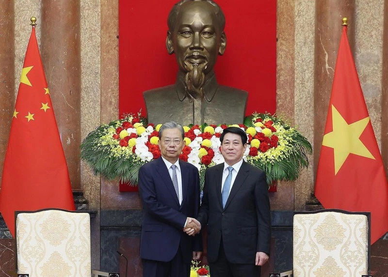 State President Luong Cuong (R) and Zhao Leji, member of the Standing Committee of the Political Bureau of the Communist Party of China (CPC) Central Committee and Chairman of the Standing Committee of the National People’s Congress (NPC) of China, in Ha Noi on September 1 (Photo: VNA)