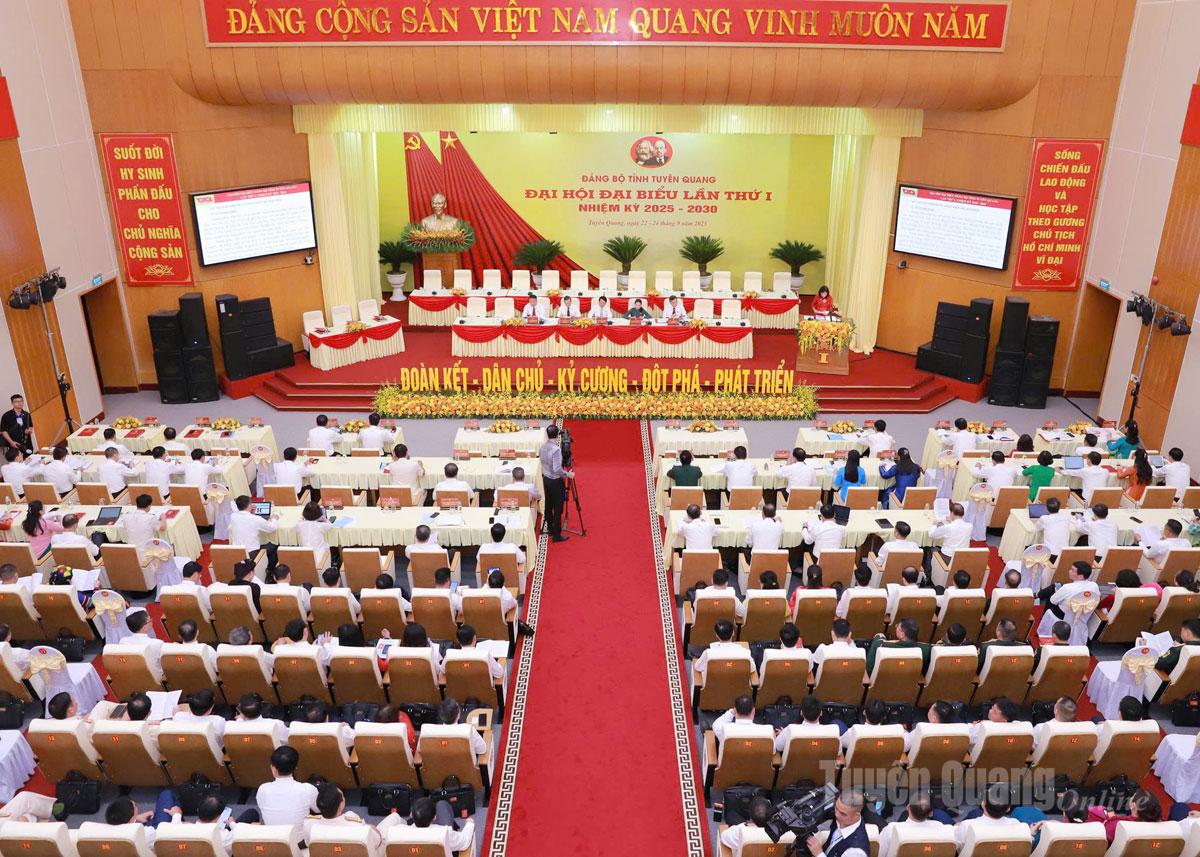 Quang cảnh phiên trù bị.