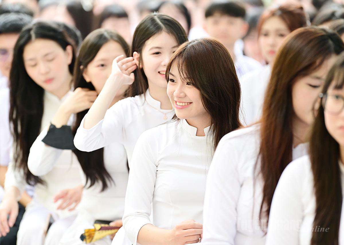  Niềm vui của học sinh Trường THPT Chuyên Hà Giang bước vào năm học mới.