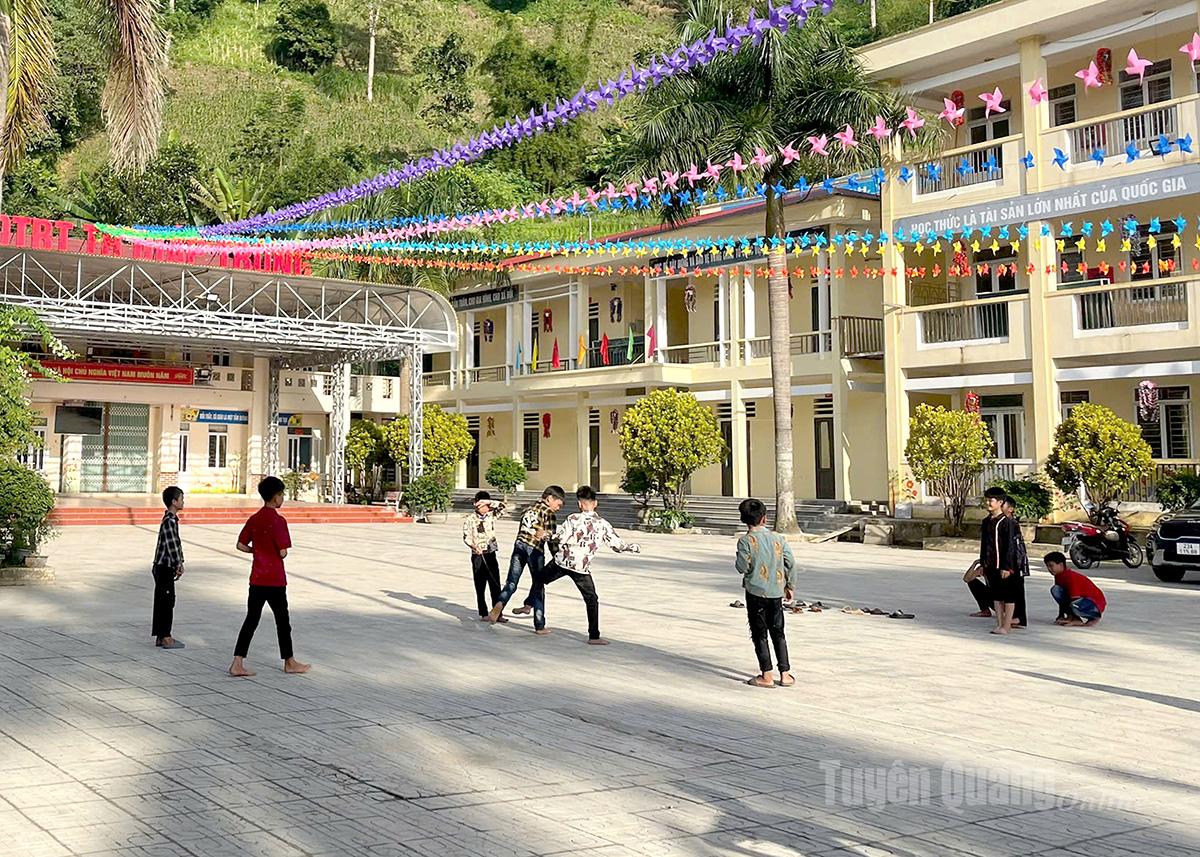 Trường PTDT bán trú Tiểu học Giáp Trung được sửa chữa khang trang.