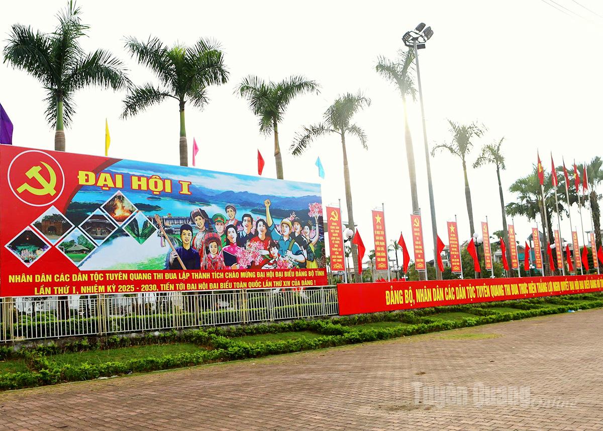 Cụm pa nô chào mừng Đại hội đại biểu Đảng bộ tỉnh lần thứ I, nhiệm kỳ 2025 - 2030.