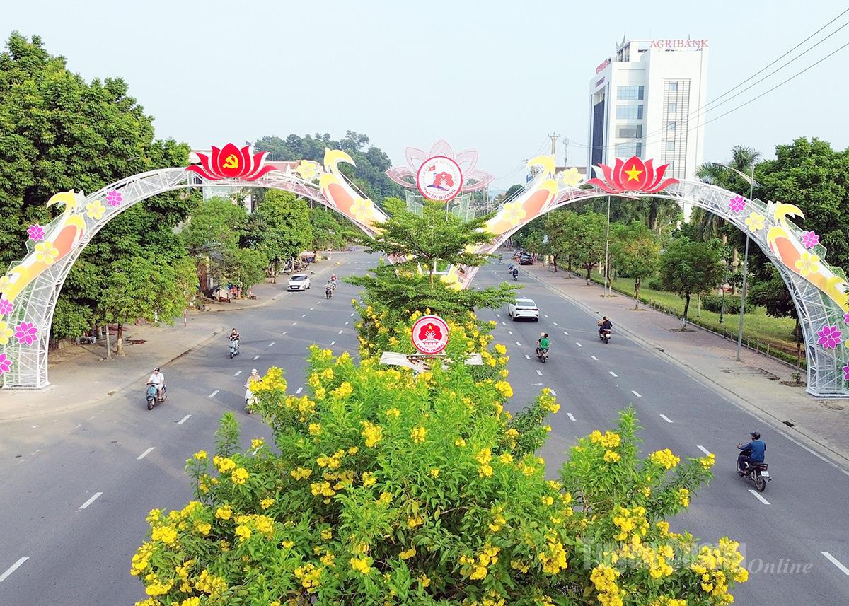 Cổng chào trên Đại lộ Tân Trào.