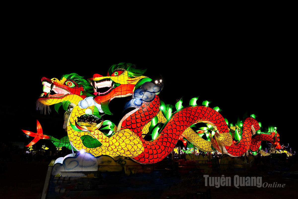 Twin dragons celebrating the festival.