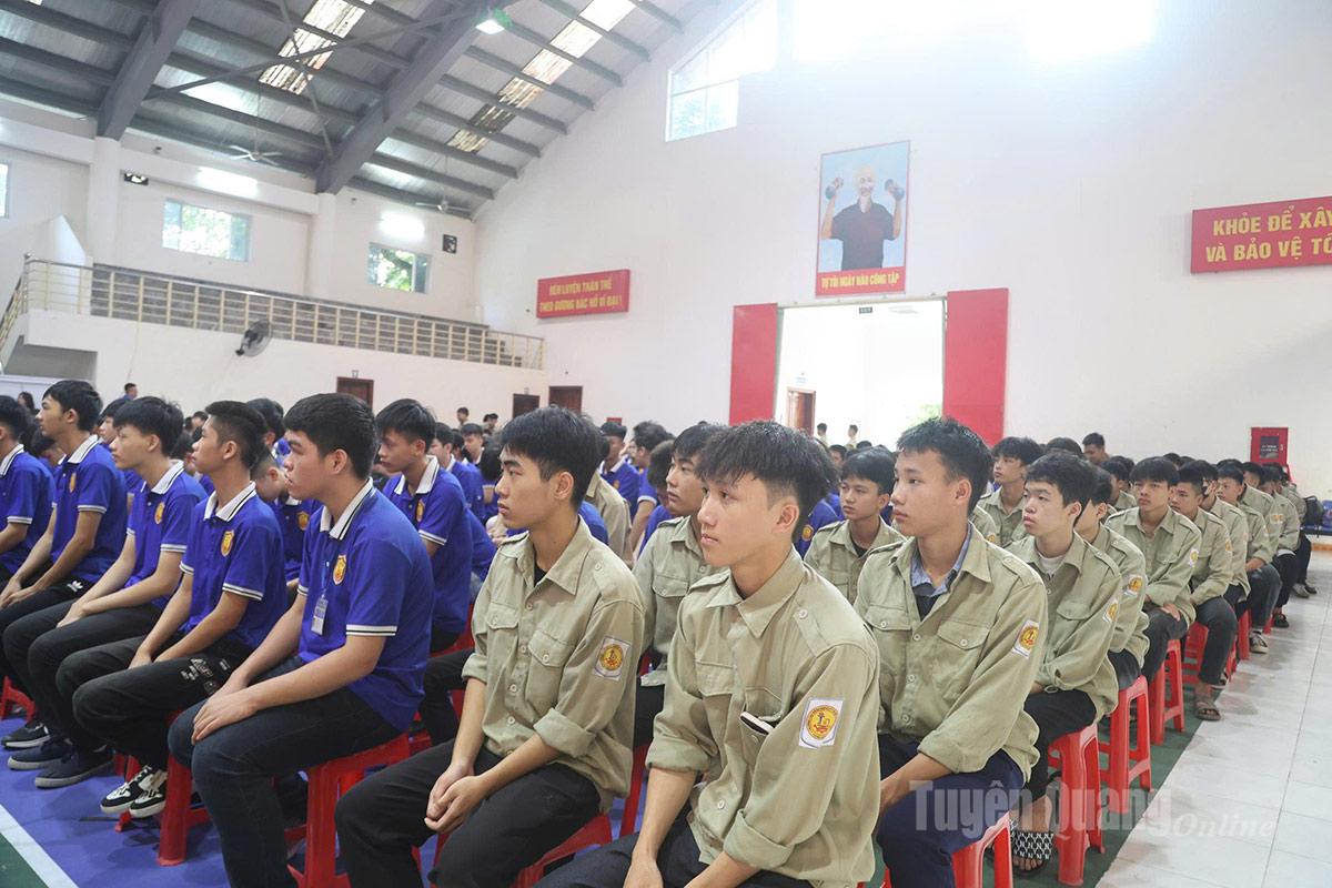 Học sinh, sinh viên trường Cao đẳng nghề Kỹ thuật - Công nghệ Tuyên Quang trong Lễ khai giảng năm học mới. Ảnh: Lê Hảo