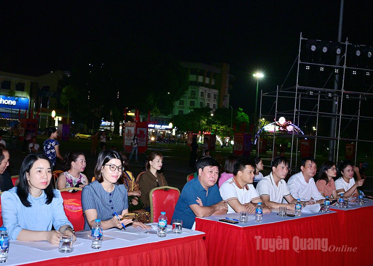 Các đại biểu dự buổi tổng duyệt.