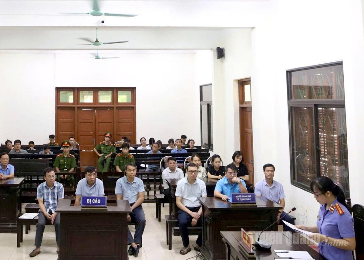 Các bị cáo tại phiên tòa.