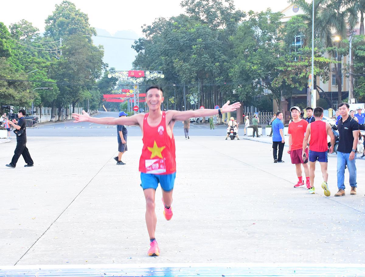 Vận động viên Trần Tư Pháp giành giải Nhất cự ly 10 km của nam tại giải.