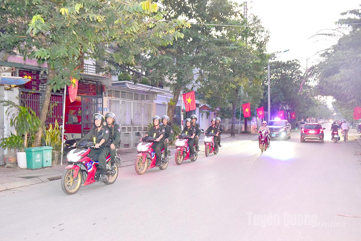 Lực lượng Cảnh sát cơ động tăng cường tuần tra và ứng trực sẵn sàng xử lý các tình huống đột xuất, bất ngờ.
