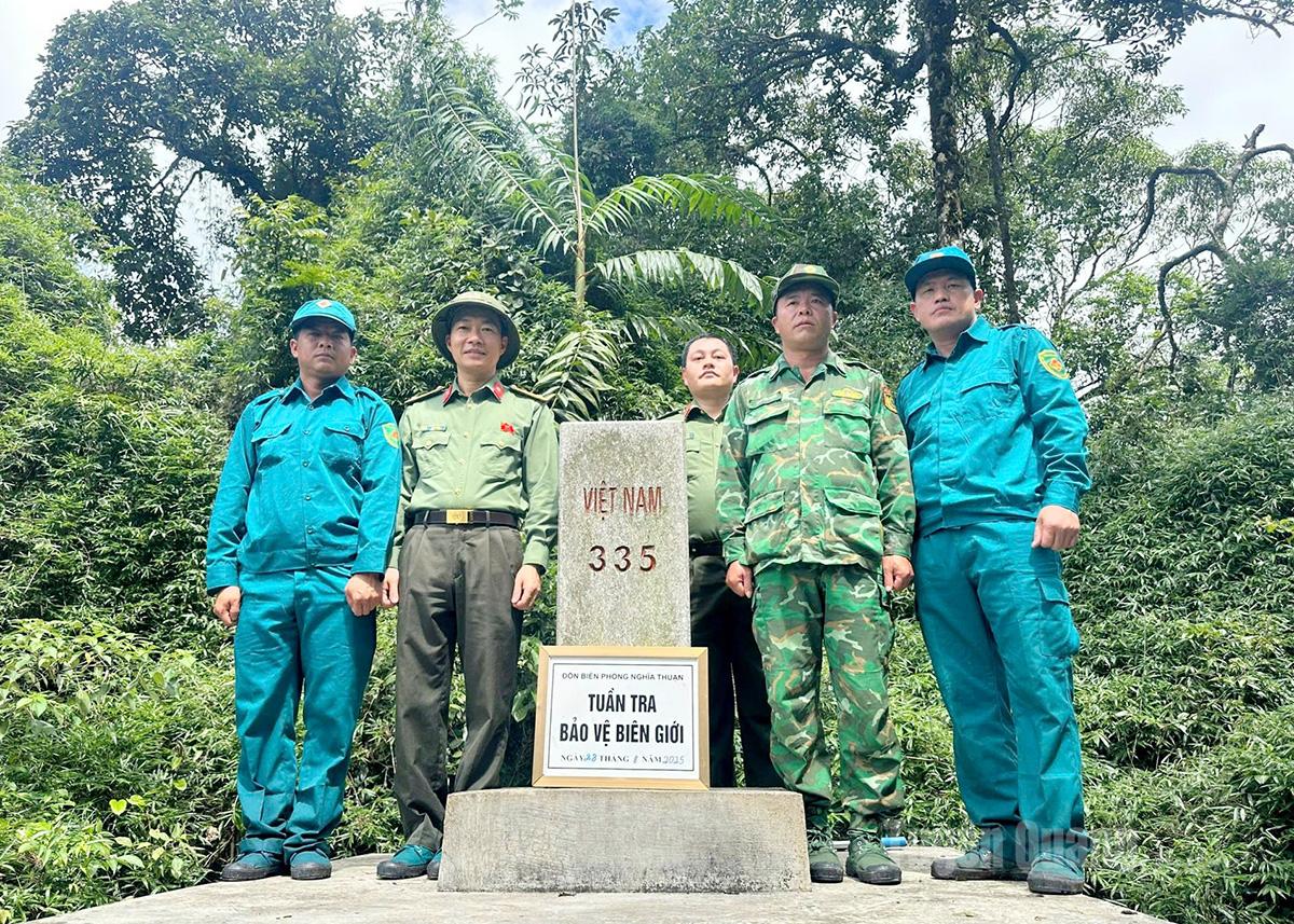  Công an xã Cán Tỷ phối hợp Ban Chỉ huy Quân sự xã và Tổ Công tác của Đồn Biên phòng Nghĩa Thuận tuần tra, kiểm soát, nắm tình hình khu vực biên giới dịp trước, trong và sau Đại hội.