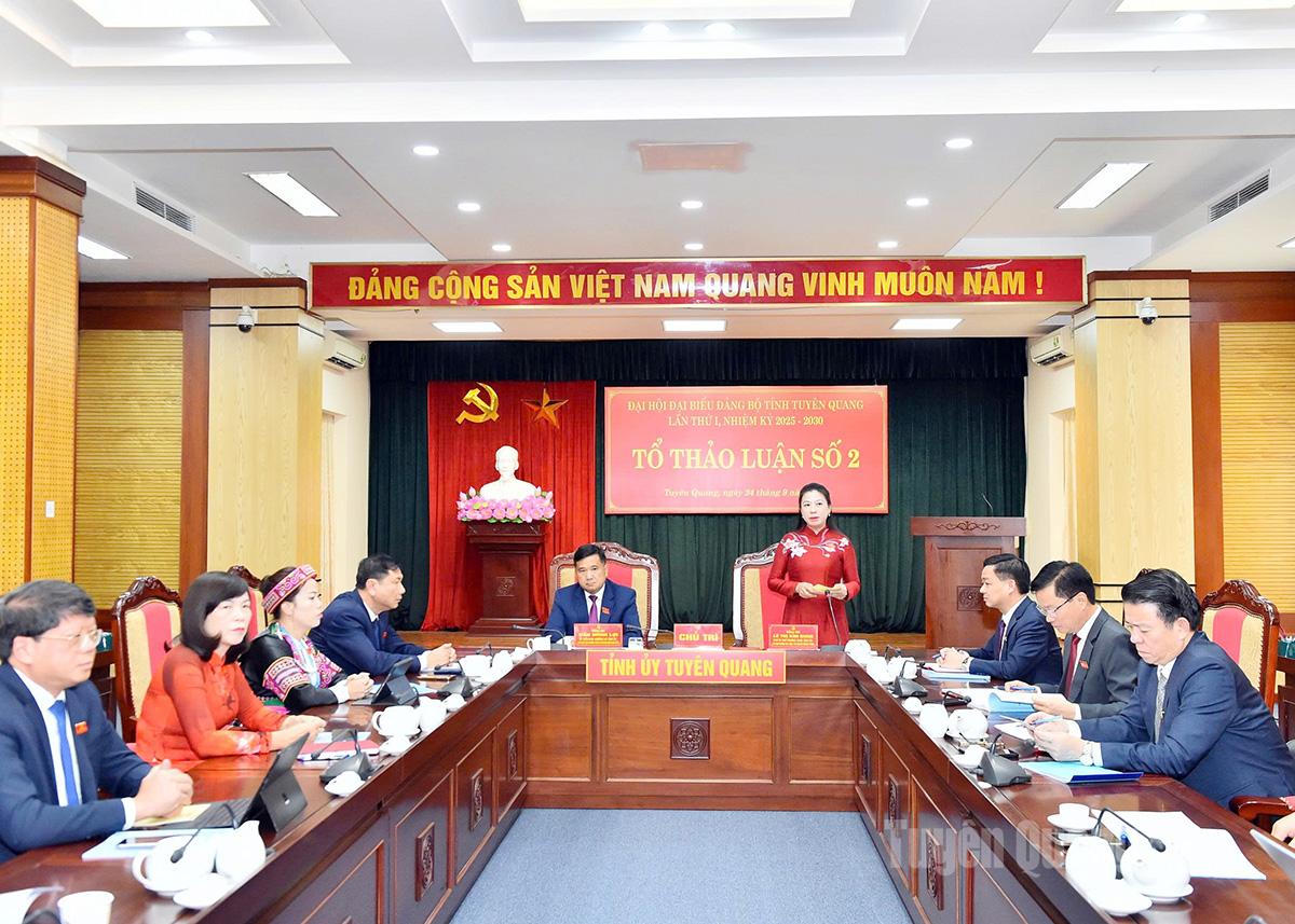 Quang cảnh Tổ thảo luận số 2.