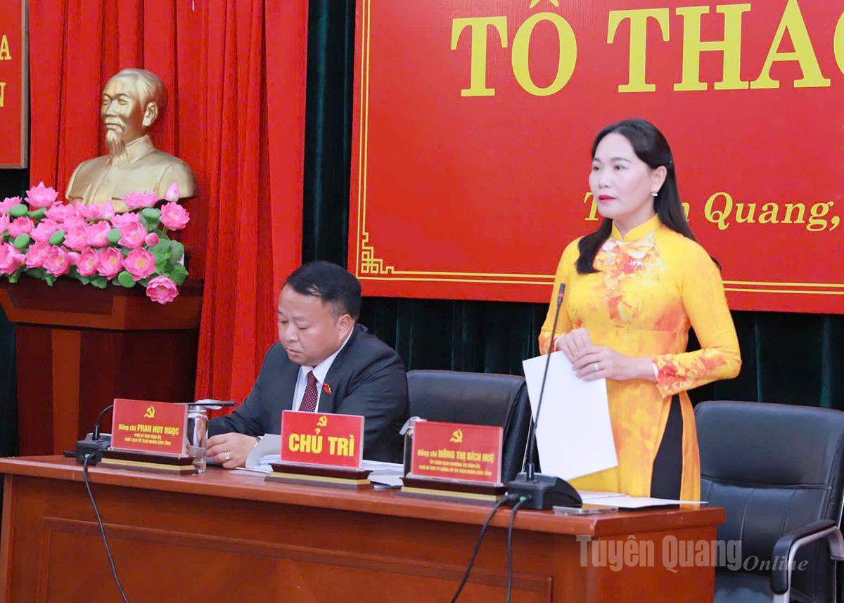 Đồng chí Nông Thị Bích Huệ, Ủy viên BTV Tỉnh ủy, Phó Bí thư Thường trực Đảng ủy UBND tỉnh điều hành tại Tổ thảo luận 3.