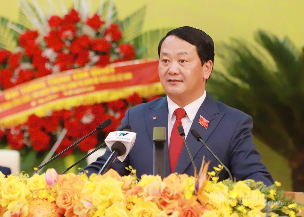 Đồng chí Bí thư Tỉnh ủy Hầu A Lềnh phát biểu bế mạc Đại hội.