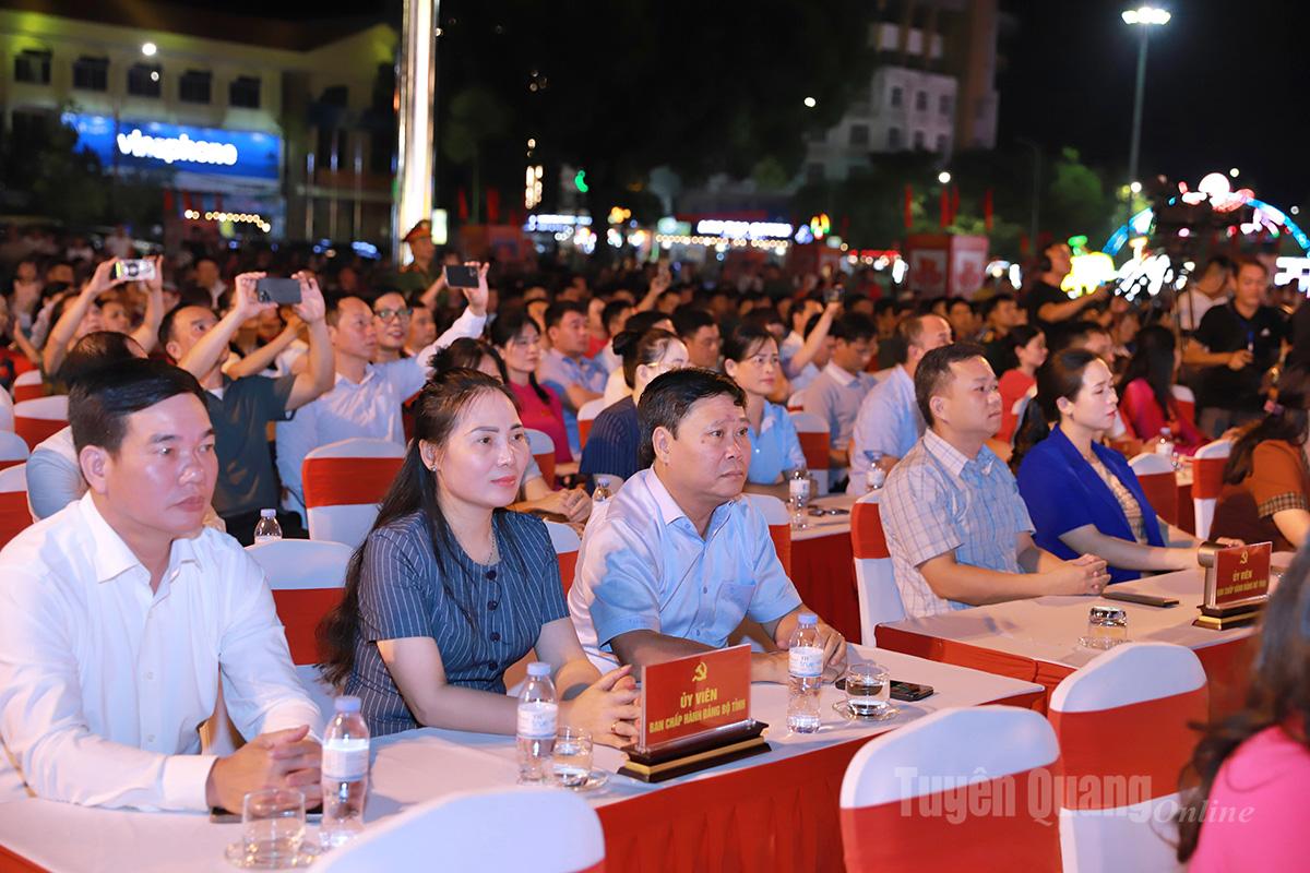 Lãnh đạo các sở, ban, ngành của tỉnh tham dự Chương trình. Ảnh: Duy Tuấn