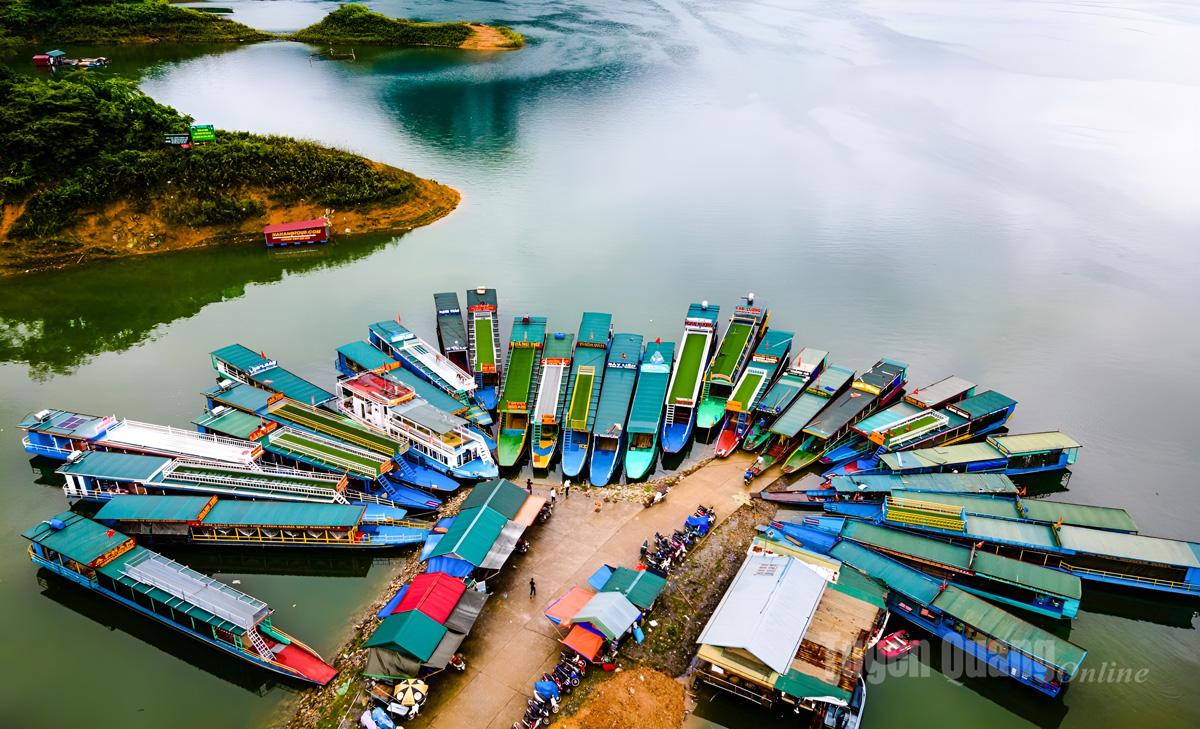 The Na Hang landing was bustling in preparation to welcome visitors.