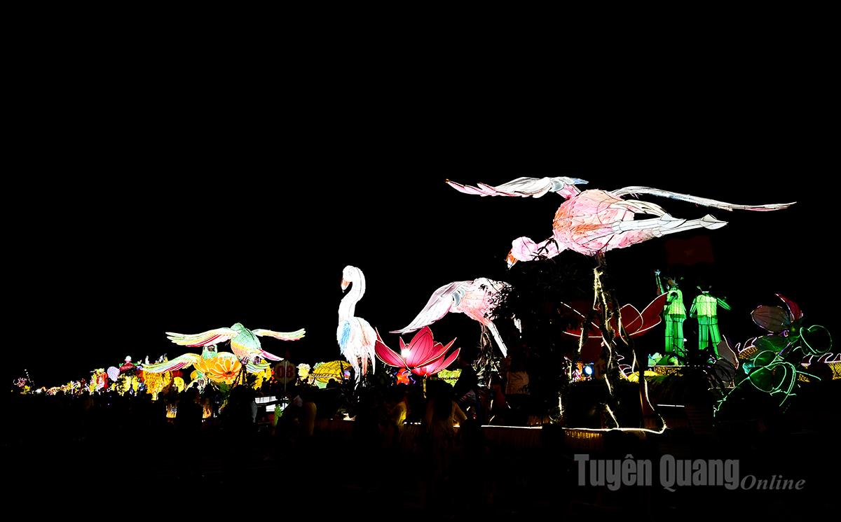 The festival is a series of fairy-tale stories rich in humanity.