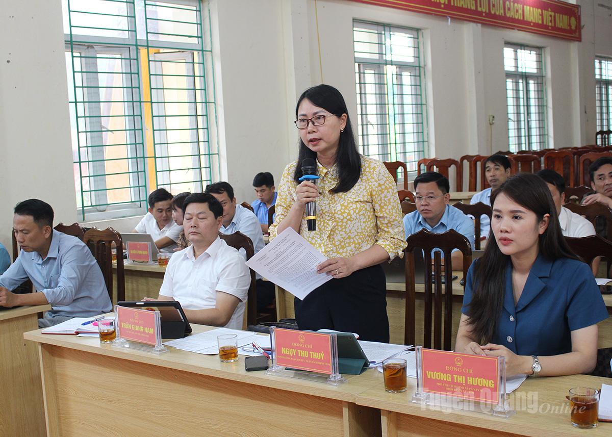 Đồng chí Nguỵ Thu Thuỷ, Phó Trưởng ban Kinh tế - Ngân sách HĐND tỉnh phát biểu tại buổi làm việc.