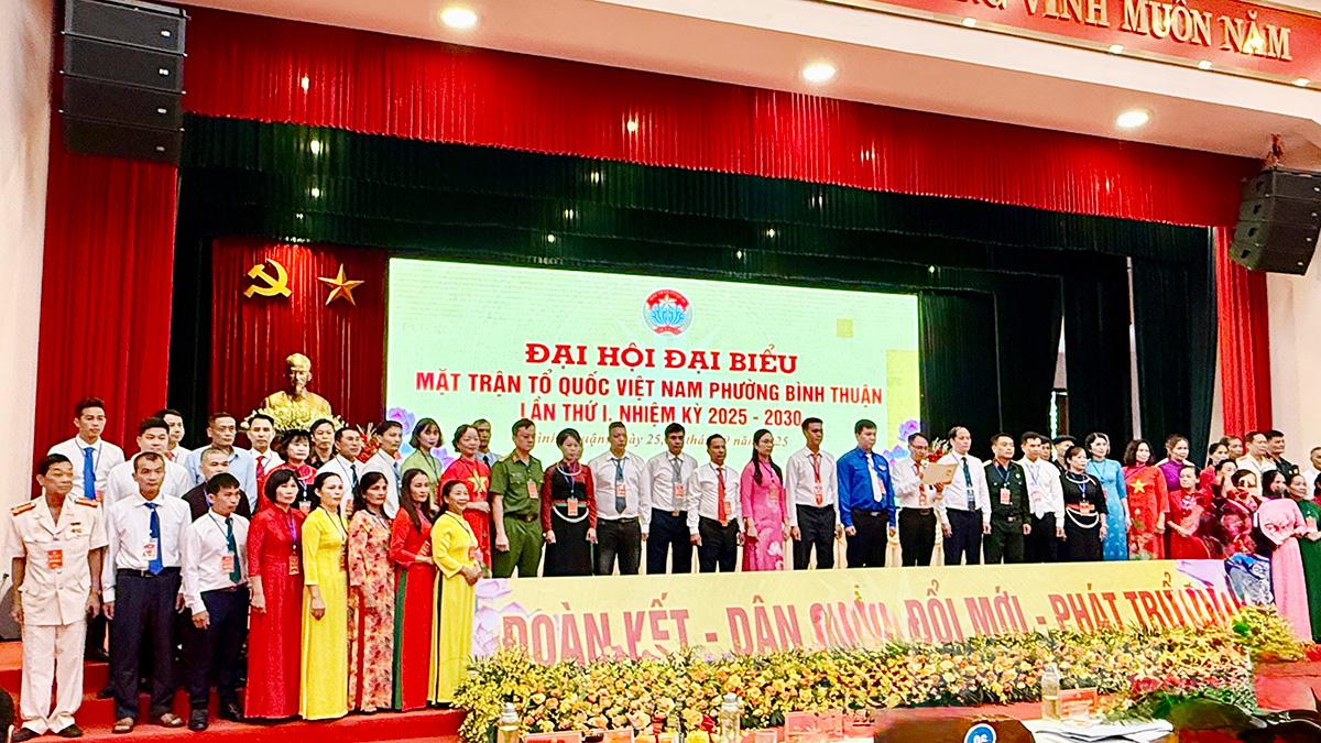 Uỷ ban MTTQ Việt Nam phường Bình Thuận ra mắt Đại hội.