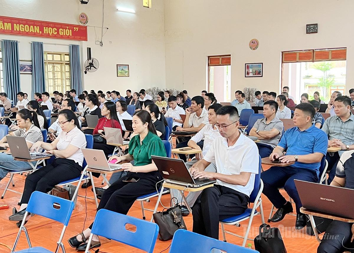 Cán bộ, giáo viên 124 xã phường tham gia tập huấn