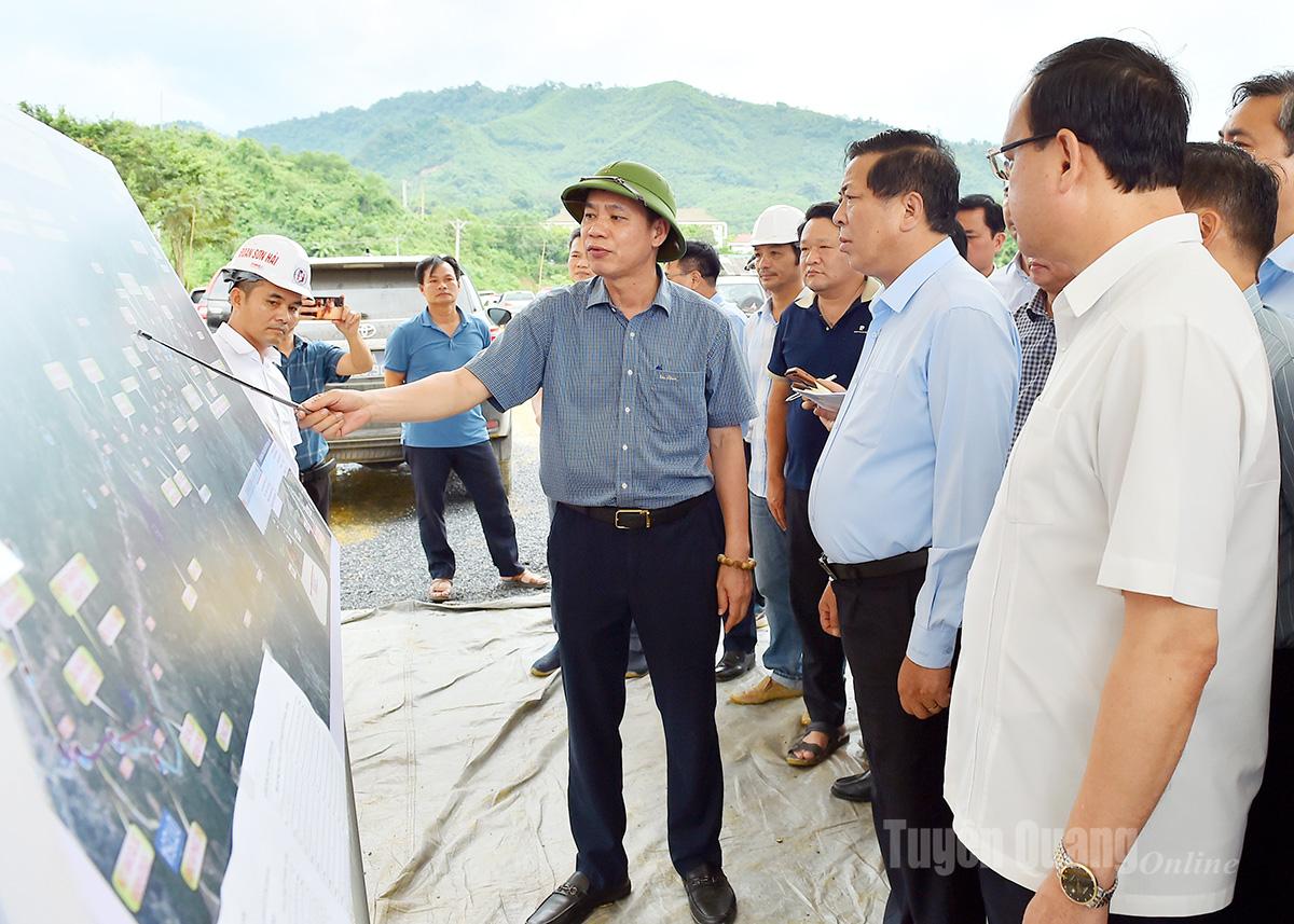 Bộ trưởng Bộ Xây dựng kiểm tra tiến độ Dự án đường Hồ Chí Minh đoạn Chợ Chu - Ngã ba Trung Sơn