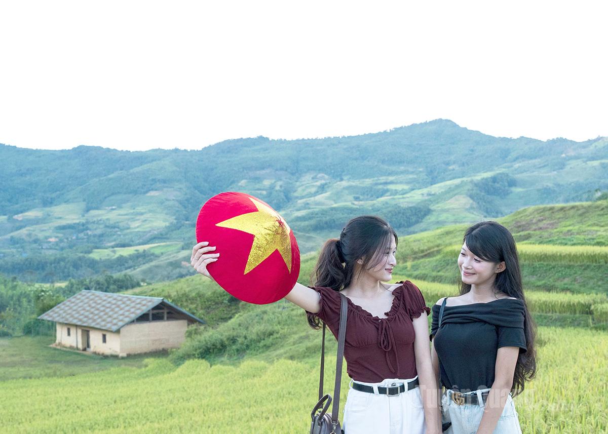 Du khách check-in
vẻ đẹp nơi non cao này.