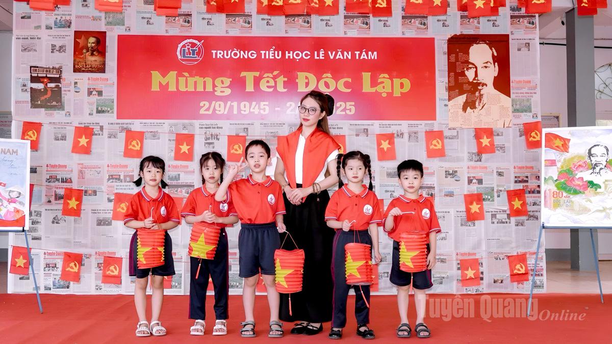 Teachers and students from various schools across the province joined in celebrating the 80th anniversary of the August Revolution and the nation’s Independence Day.