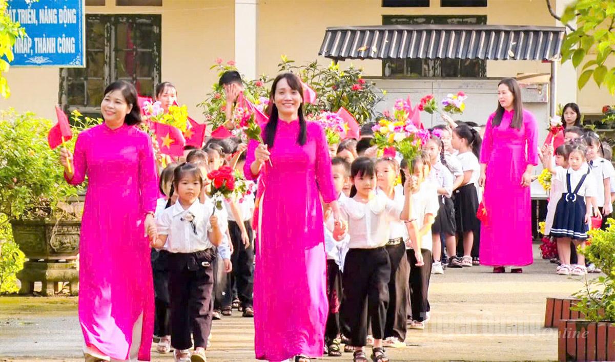 Trường Tiểu học Cốc Pài, xã Pà Vầy Sủ đón học sinh vào lớp 1. Ảnh: Văn Long