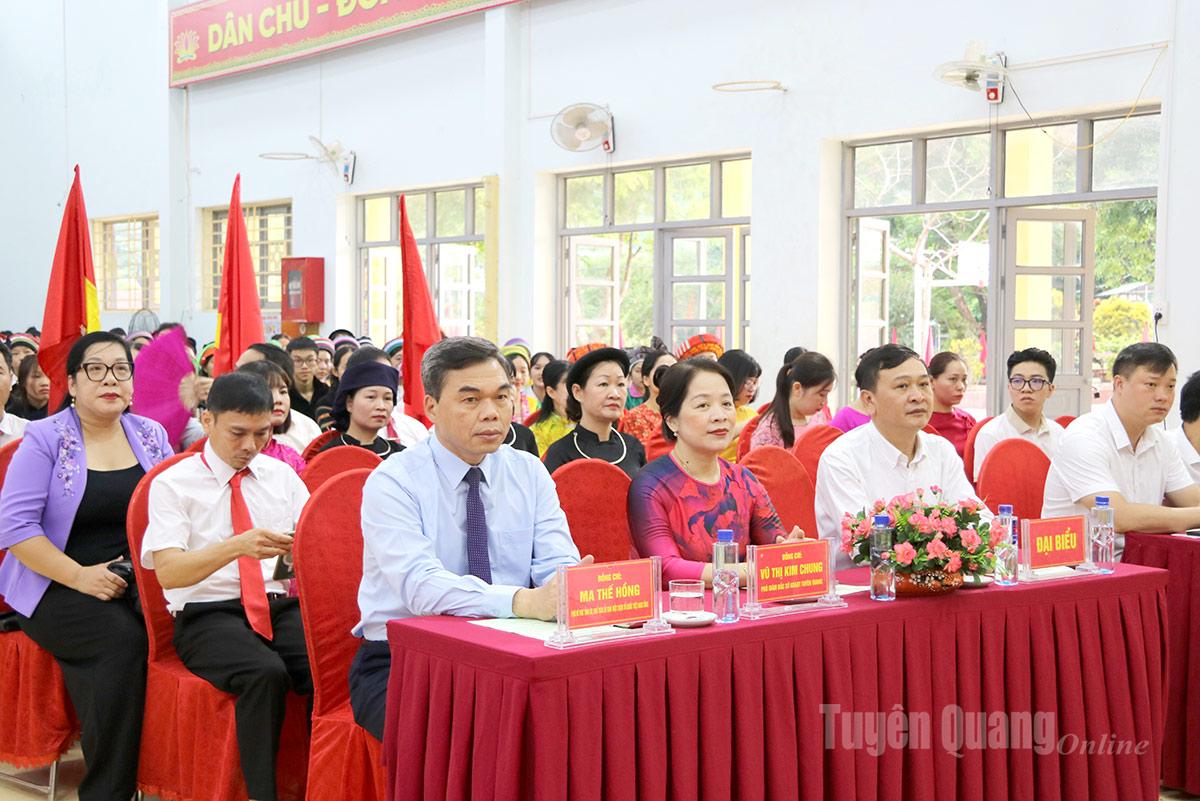 Phó Bí thư Tỉnh ủy, Chủ tịch Ủy ban MTTQ Việt Nam tỉnh Tuyên Quang Ma Thế Hồng dự Lễ khai giảng Trường PTDT Nội trú THPT Hà Giang. Ảnh: Lê Hải