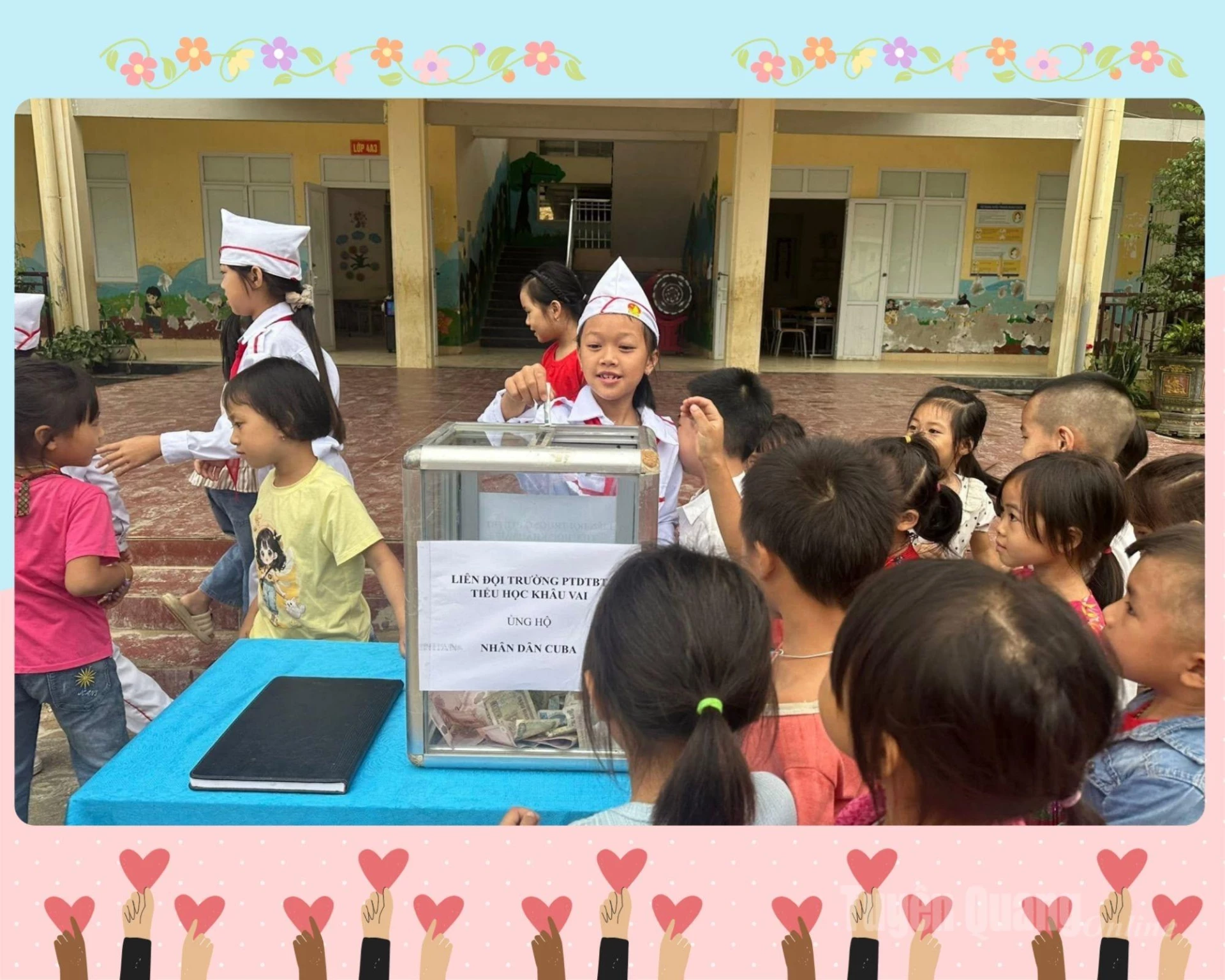 Các em học sinh trường Phổ thông DTBT Tiểu học Khâu Vai ủng hộ.