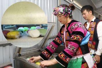 The cakes are vacuum-packed, sterilized, and then delivered to consumers.