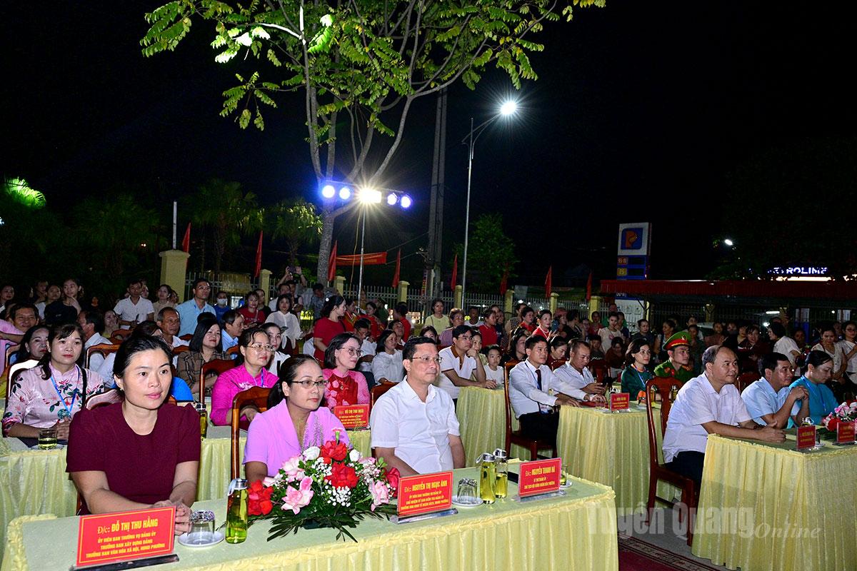 Các đại biểu dự Cuộc thi mô hình đèn Trung thu phường Nông Tiến năm 2025.