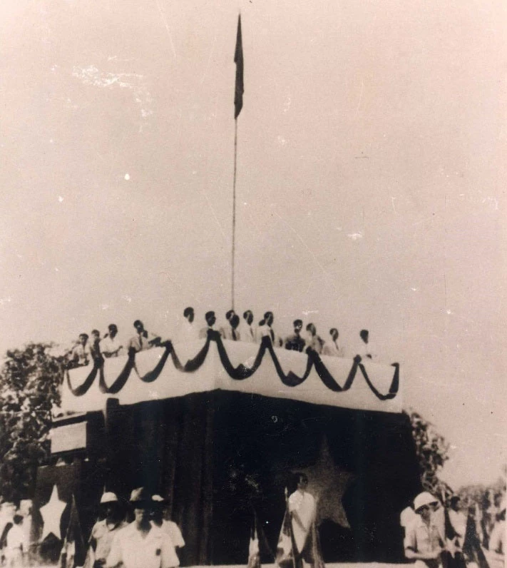 Ngày 2/9/1945, Chủ tịch Hồ Chí Minh đọc bản Tuyên ngôn độc lập tại Quảng trường Ba Đình, khai sinh nước Việt Nam Dân chủ Cộng hòa.