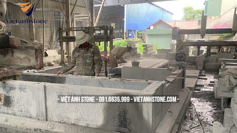 Đội ngũ kĩ thuật lành nghề, vật liệu đá được chọn từ các mỏ đá Ninh Bình, Thanh Hóa. Giá cả phải chăng