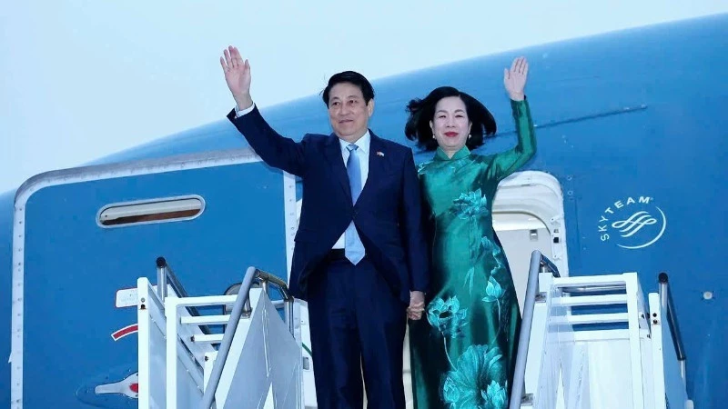 Vietnamese State President Luong Cuong and his spouse leaves New York on the afternoon of September 24