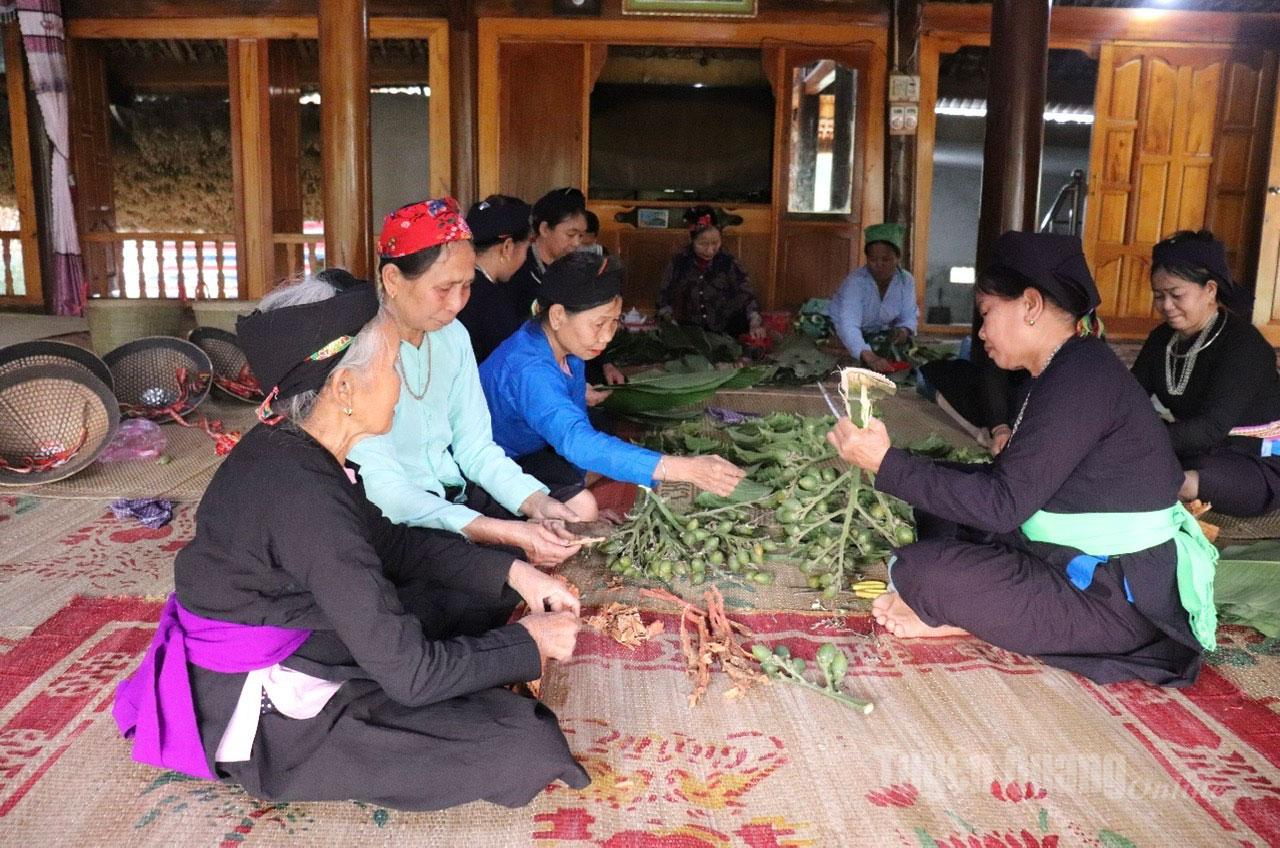 Chú thích ảnh: Nhà trai chuẩn bị Trầu cau đi đón dâu.