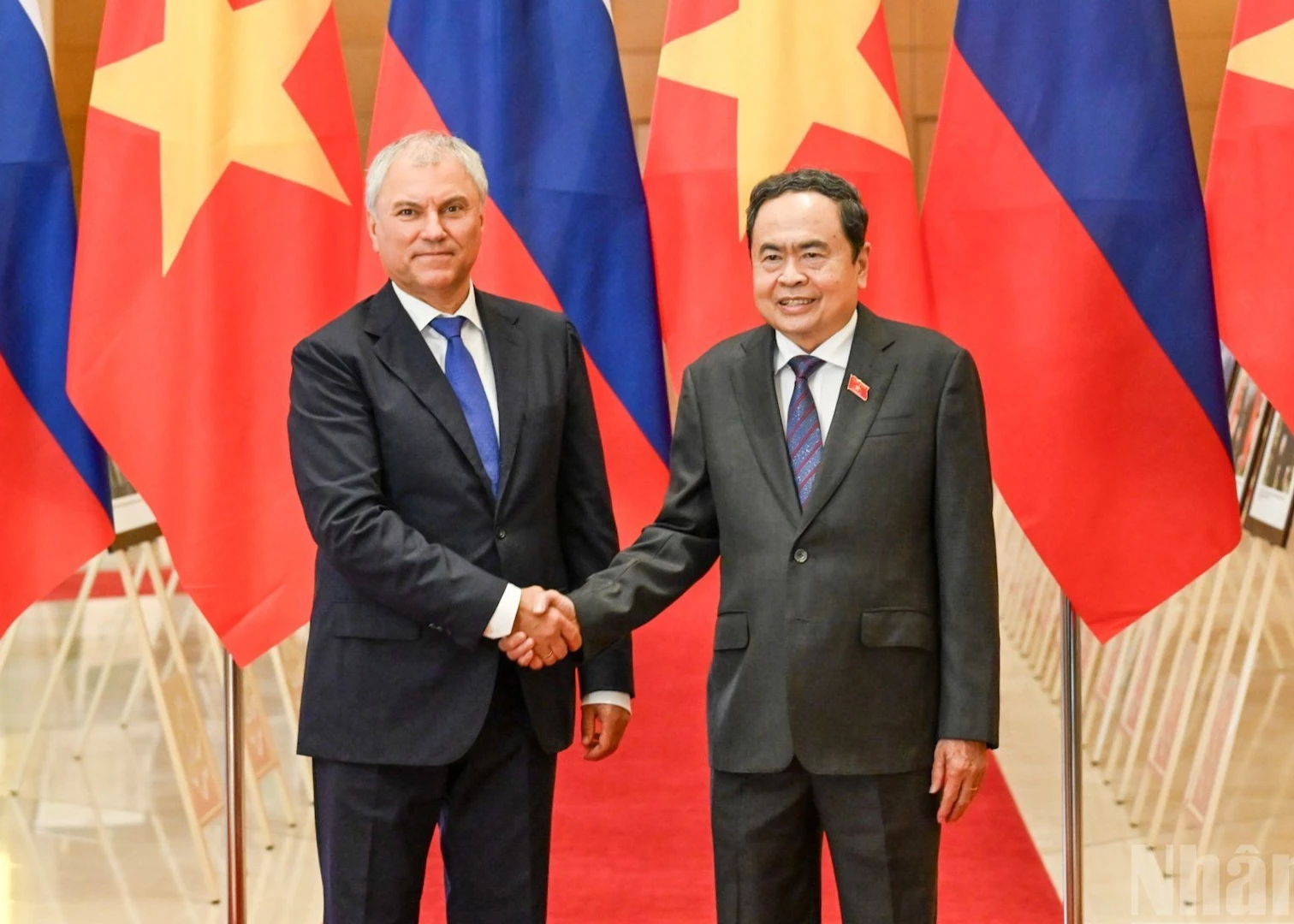 [Ảnh] Chủ tịch Quốc hội Trần Thanh Mẫn chủ trì lễ đón Chủ tịch Duma Quốc gia Quốc hội Liên bang Nga Vyacheslav Volodin