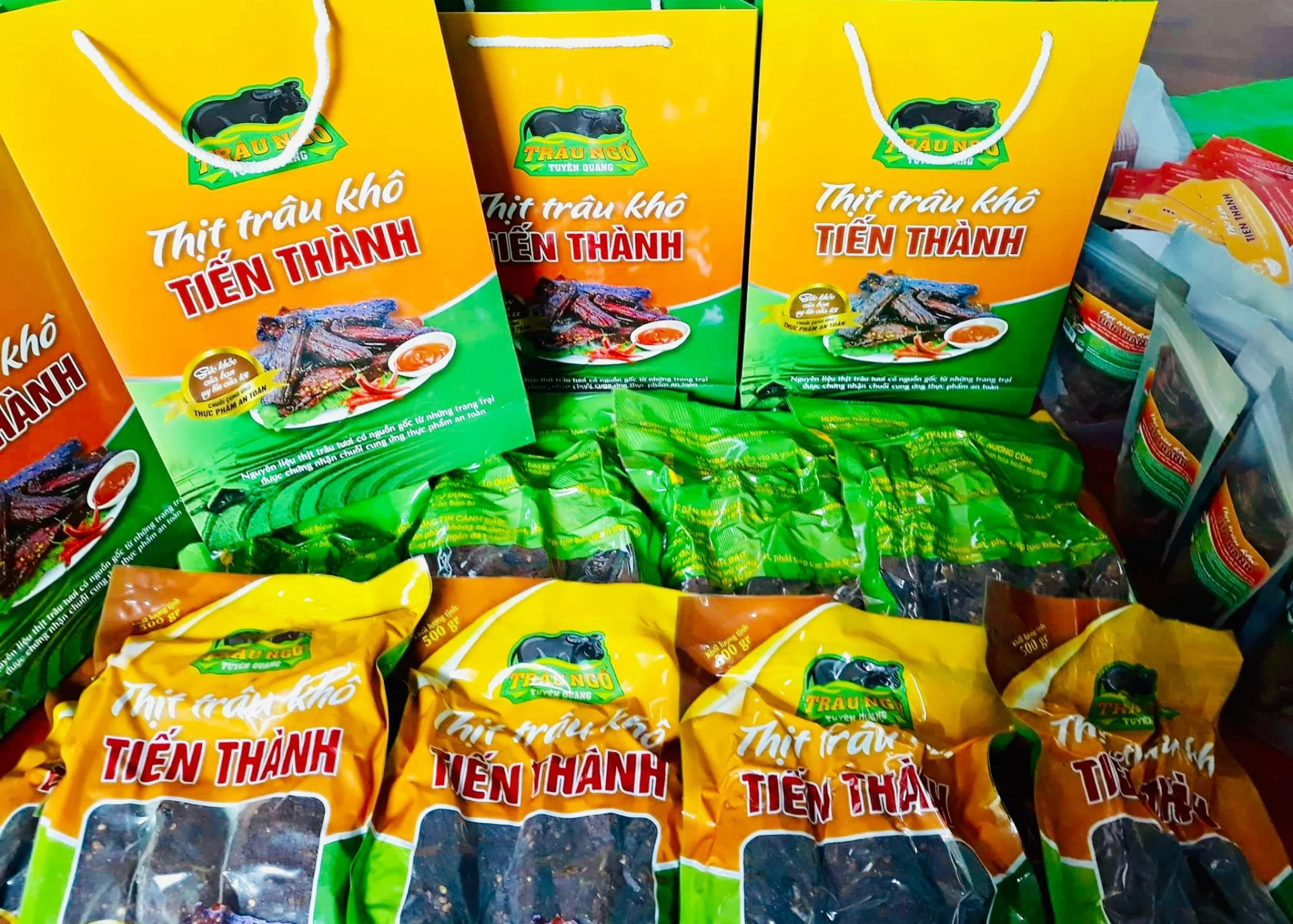 Tien Thanh dried buffalo meat - a specialty of Tuyen Quang province.