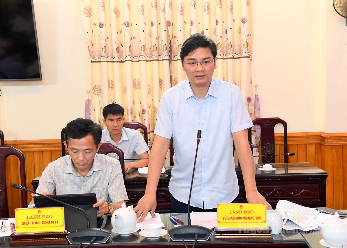 Đồng chí Vũ Đình Hưng, Ủy viên BCH Đảng bộ tỉnh, Giám đốc Sở Giáo dục và Đào tạo phát biểu tại buổi làm việc.