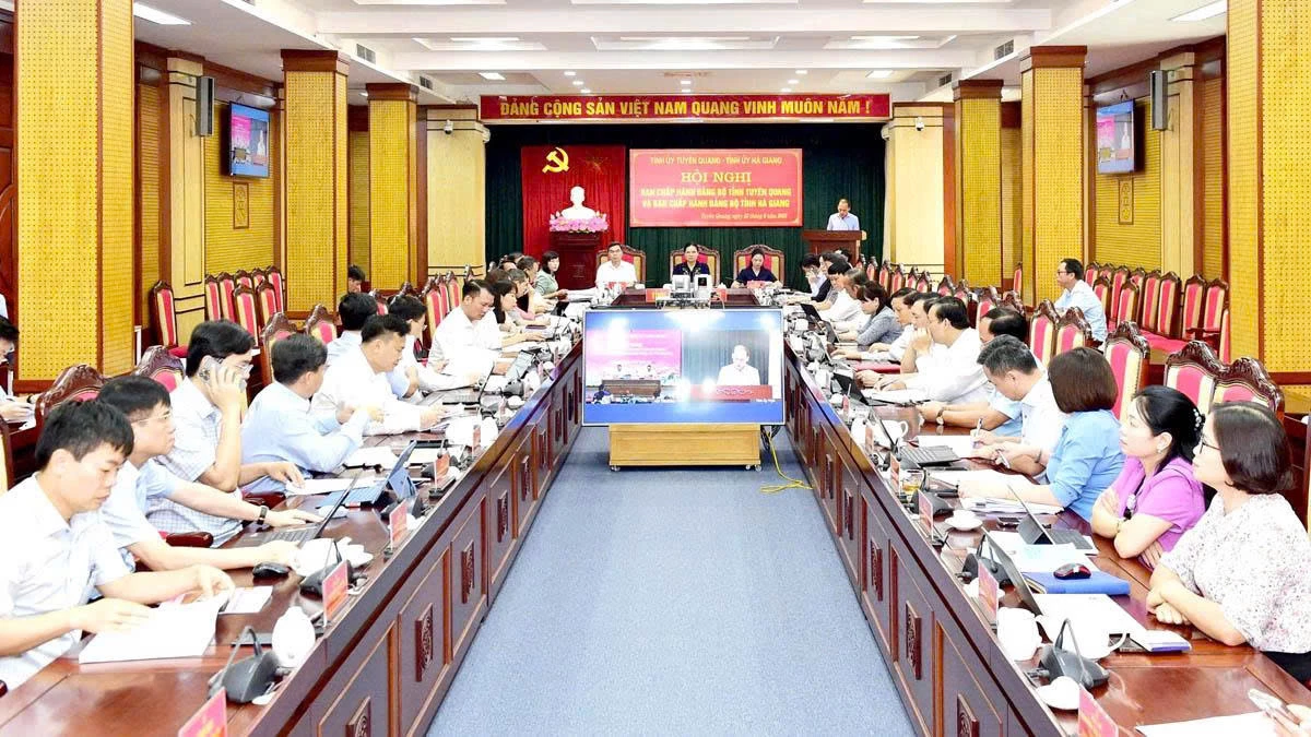 Một hội nghị trực tuyến của tỉnh Tuyên Quang được kết nối tới 124 điểm cầu xã, phường trong tỉnh.