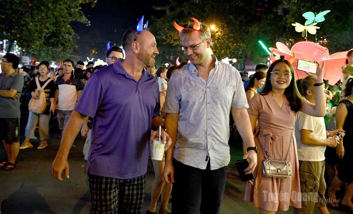International visitors at the Thanh Tuyen Festival.