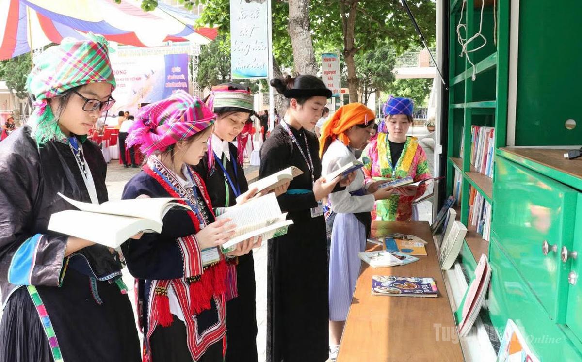 Học sinh Trường Phổ thông Dân tộc nội trú THPT Hà Giang (phường Hà Giang 2) lan tỏa tình yêu sách.