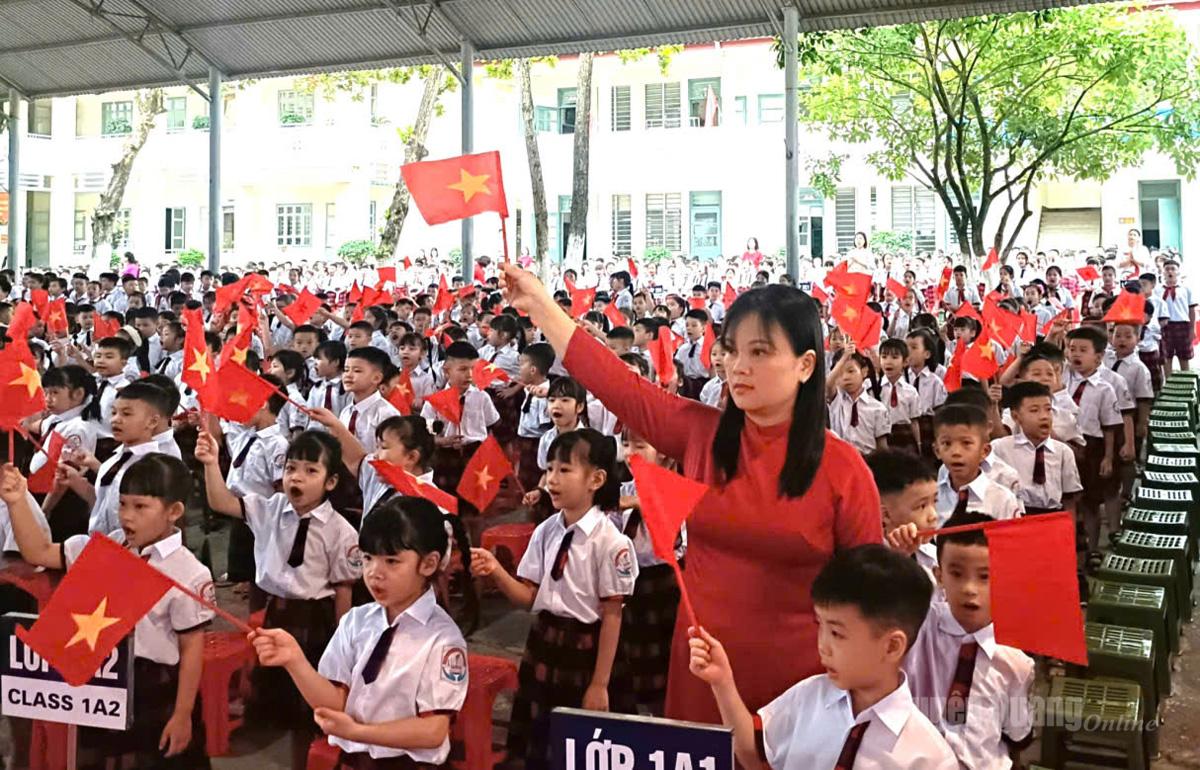 Trường Tiểu học Phan Thiết, phường Minh Xuân tổ chức đón học sinh lớp 1 vào năm học mới. Ảnh: Huy Hoàng
