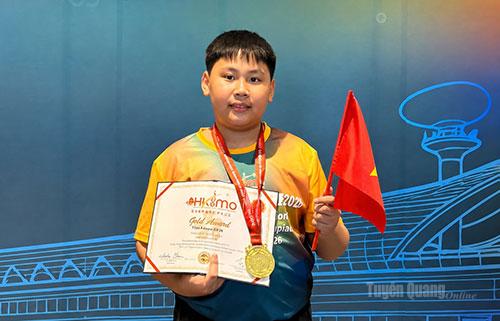 em Nguyễn Tuấn Kiệt, học sinh lớp 4C2, Trường Tiểu học Lê Văn Tám.