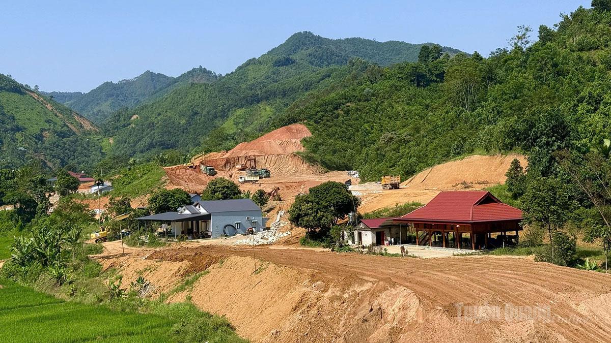 Dự án bố trí, sắp xếp ổn định dân cư thôn Ngõa, xã Yên Phú đang đẩy nhanh tiến độ nhằm đưa các hộ dân sinh sống trong khu vực có nguy cơ sạt lở đến nơi an toàn.