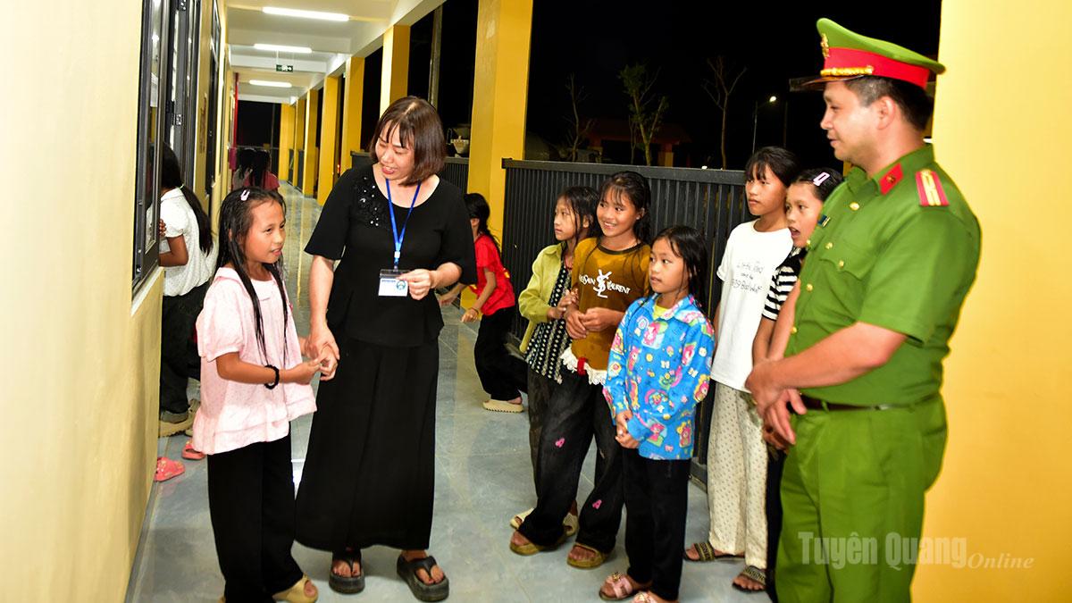 Công an xã Minh Tân tuyên truyền pháp luật cho học sinh Trường Phổ thông nội trú Tiểu học và THCS Minh Tân.