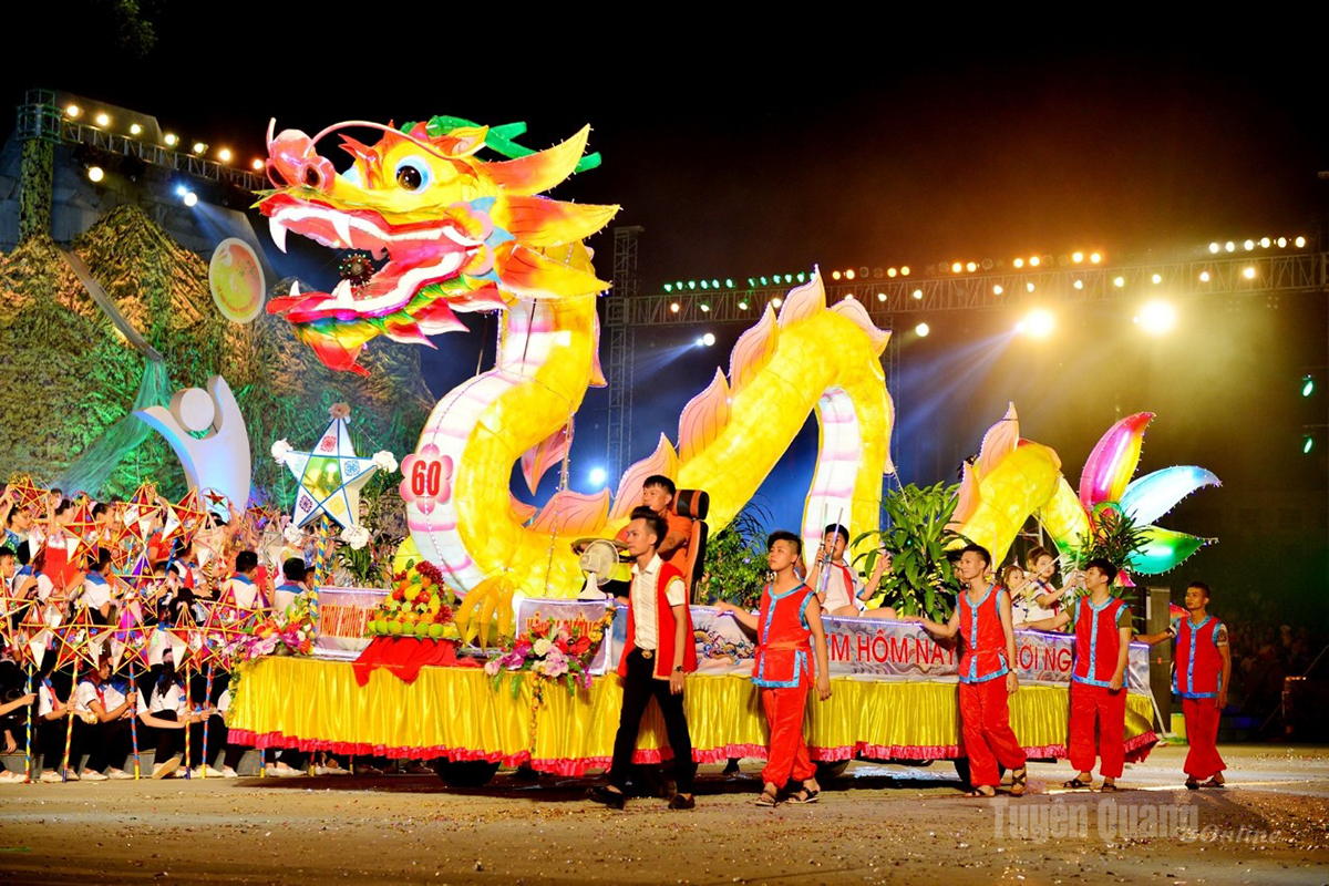 Mô hình đèn Trung thu - sản phẩm văn hóa được tạo nên từ sức sáng tạo và sự chung tay của cộng đồng.