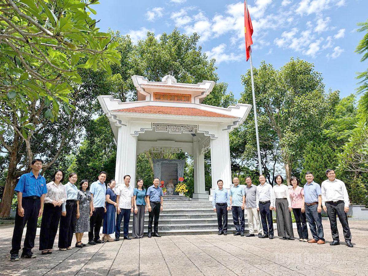 Nhà bia tưởng niệm tại Khu di tích Bộ Tư pháp lưu giữ những dữ kiện lịch sử về 
quá trình hoạt động tại 
Tuyên Quang.