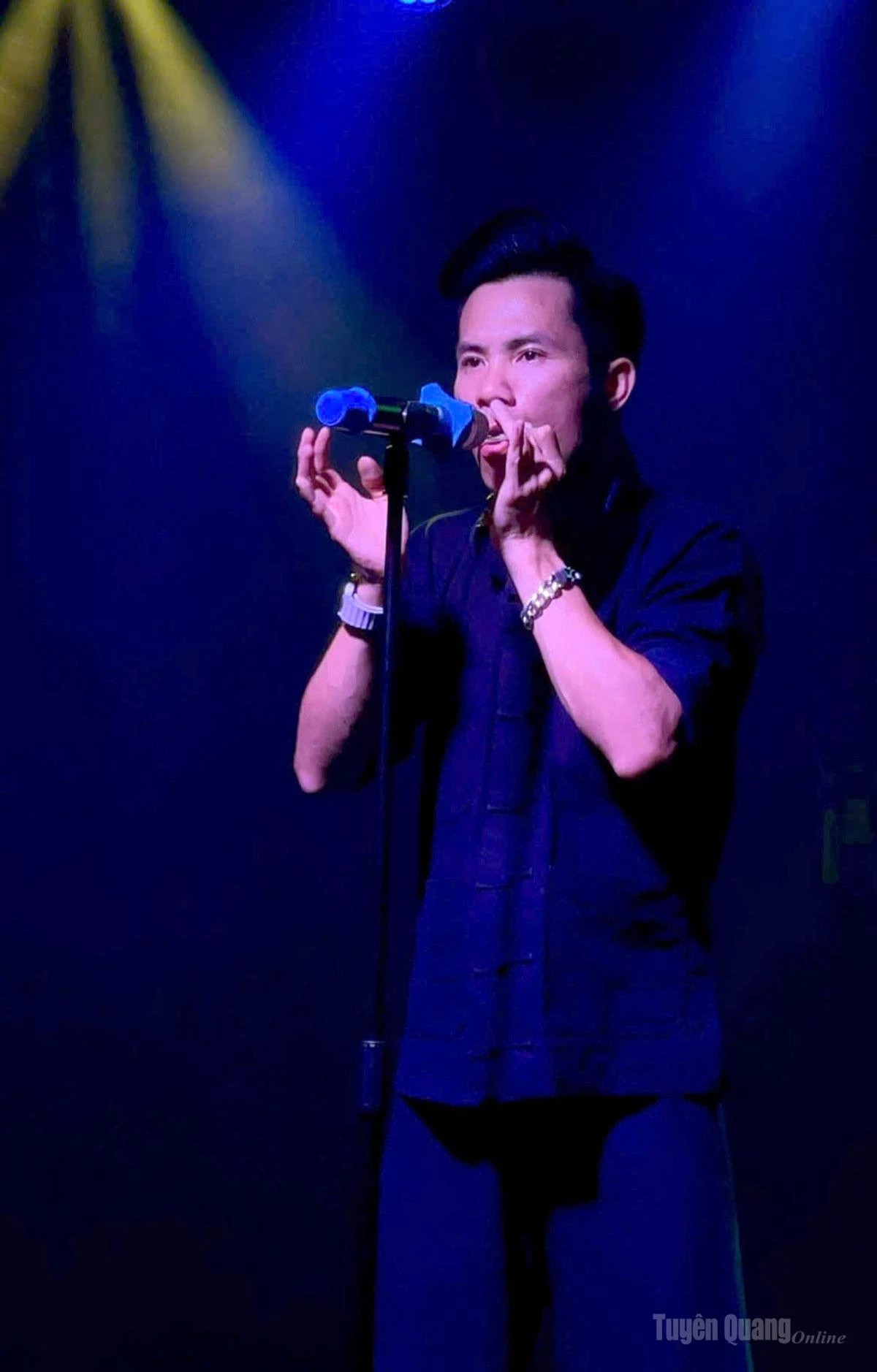 Từ cây đàn môi nhỏ bé, 
nghệ sĩ Tuấn Anh kể những câu chuyện 
văn hóa vùng cao bằng âm nhạc.