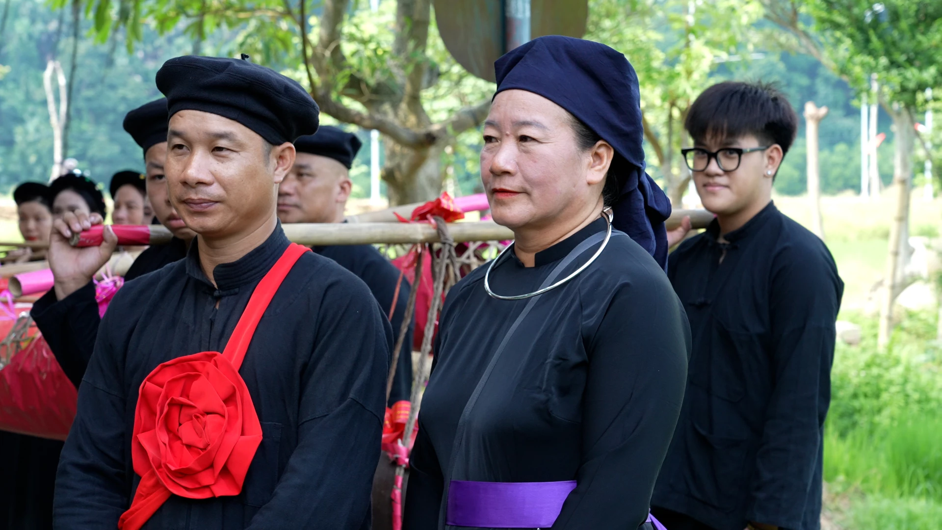 Representing the groom’s family is the “Ma Me,” an older married woman whose family life is considered happy and harmonious. She acts on behalf of the groom’s family in carrying out the necessary wedding rituals.